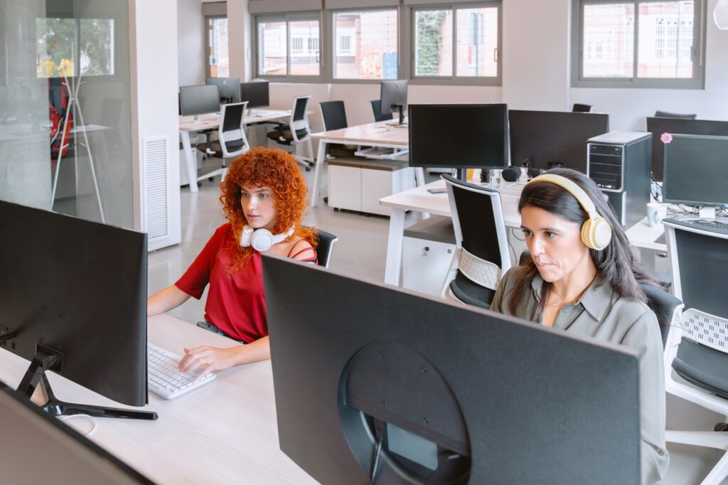 Focused Coworkers in Dynamic Office Environment