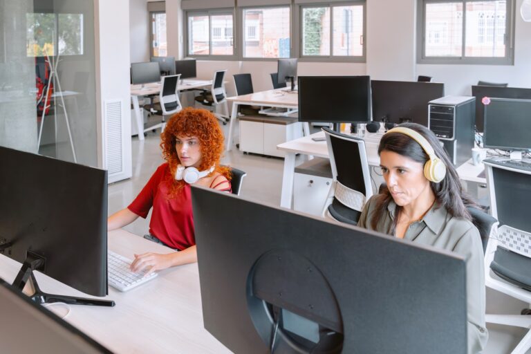 Focused Coworkers in Dynamic Office Environment